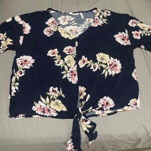 Flowered crop shirt